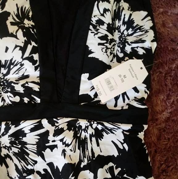 Floral Burst One-Piece Swimsuit w/ Cover-Up - Picture 6 of 8